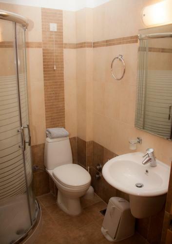 Saronis Hotel