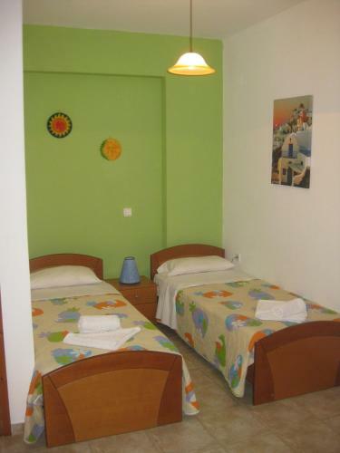 Vrisi Apartments & Villa