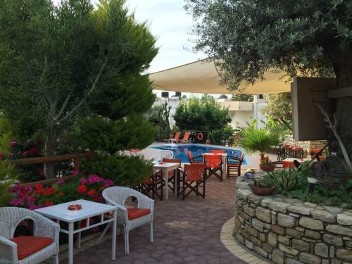 Vrisi Apartments & Villa
