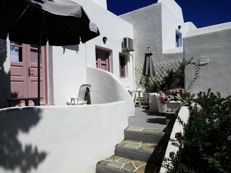 Porto Sikinos Hotel