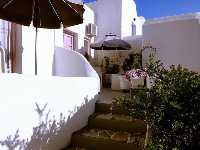 Porto Sikinos Hotel