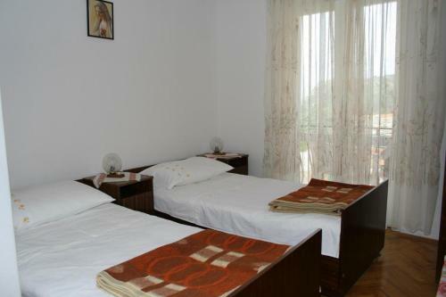 Apartments With A Parking Space Igrane, Makarska - 2650
