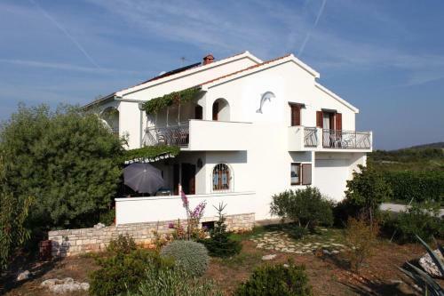 Hostal Rooms With A Parking Space Gornje Selo, Solta - 5170