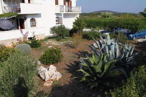 Hostal Rooms With A Parking Space Gornje Selo, Solta - 5170