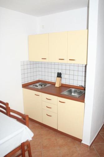 Apartments By The Sea Mandre, Pag - 4092