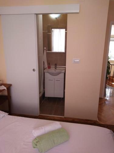Hostal Rooms With Wifi Lastovo - 14990