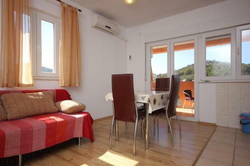 Apartments By The Sea Lukoran (ugljan) - 8470