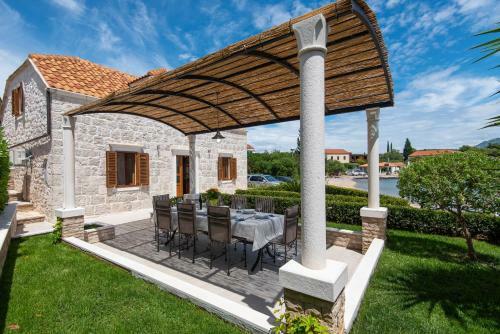 Villa Loviste Paradise