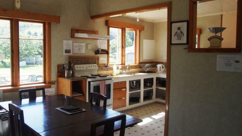 Surat Bay Lodge By The Sea/backpackers Hostel