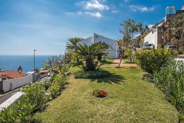 Villa Vivenda Da Esquina By Mhm