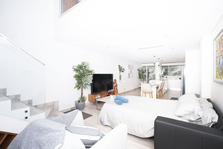 Luxury Villa Darlington - Vine