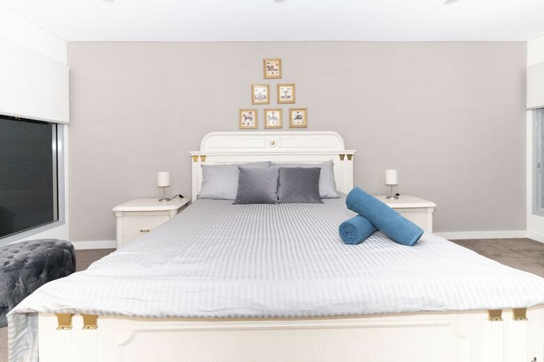 Luxury Villa Darlington - Vine