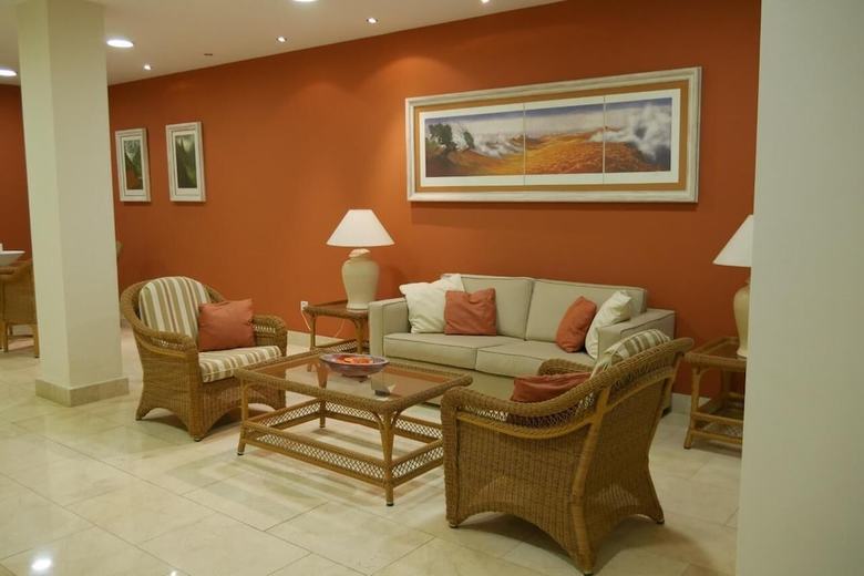 Apartamentos Jard�n Del Conde