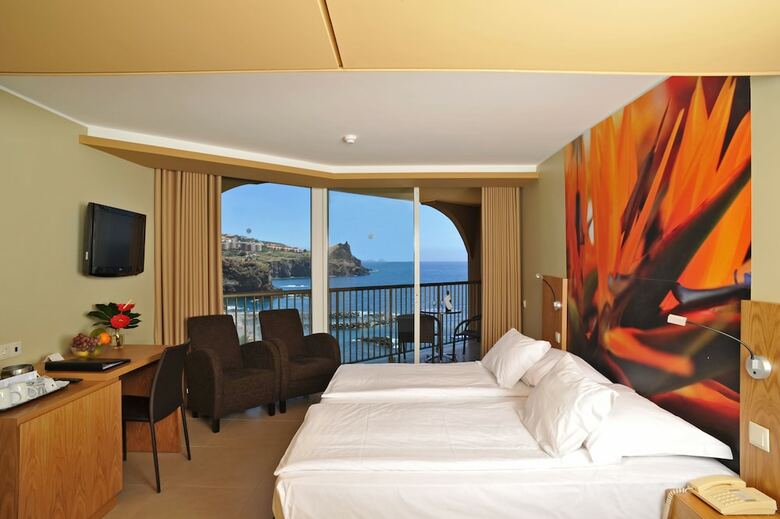 Four Views Oasis Hotel