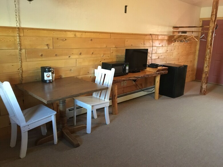 Chinook Winds Motel