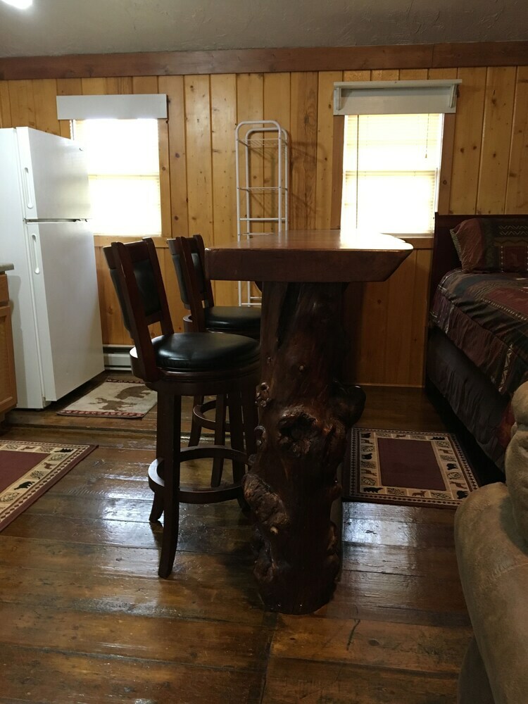Chinook Winds Motel