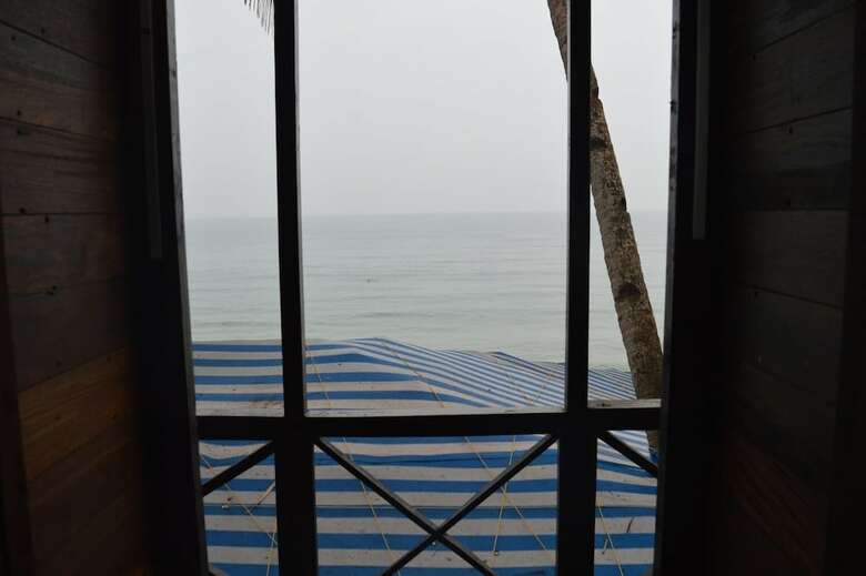 Hotel Royal Touch Beach Huts & Restaurant