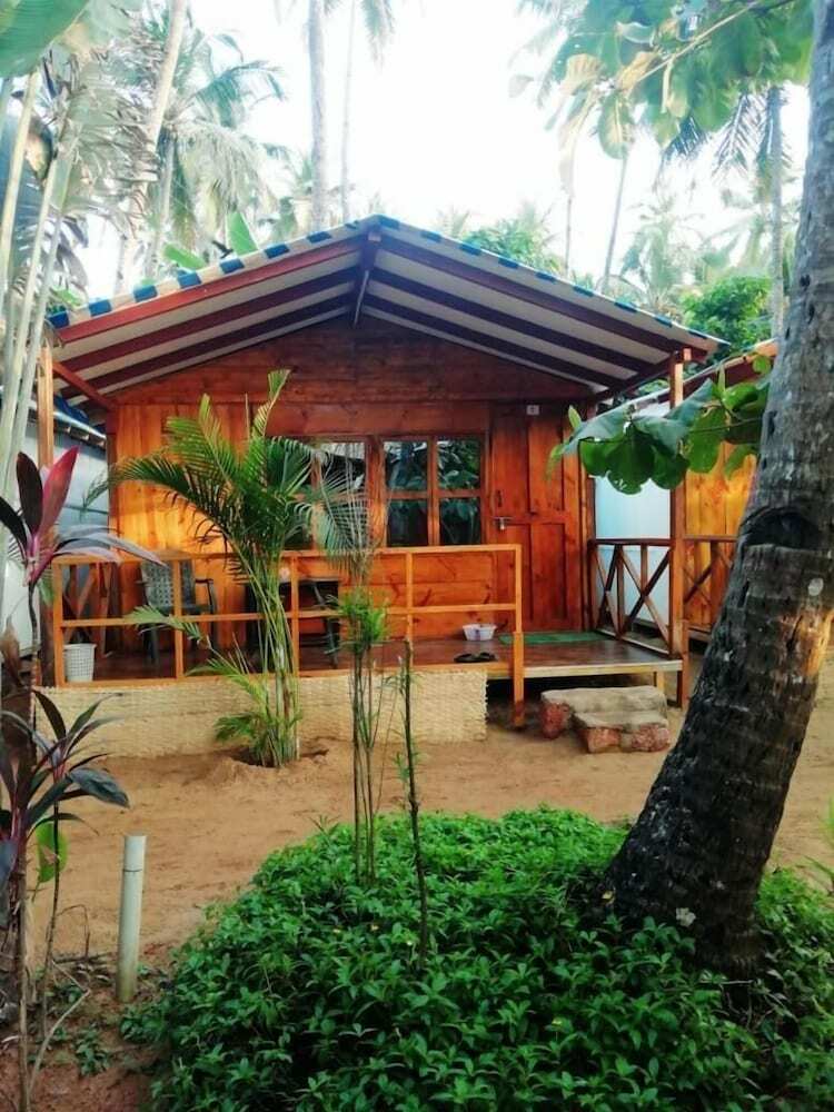 Hotel Royal Touch Beach Huts & Restaurant