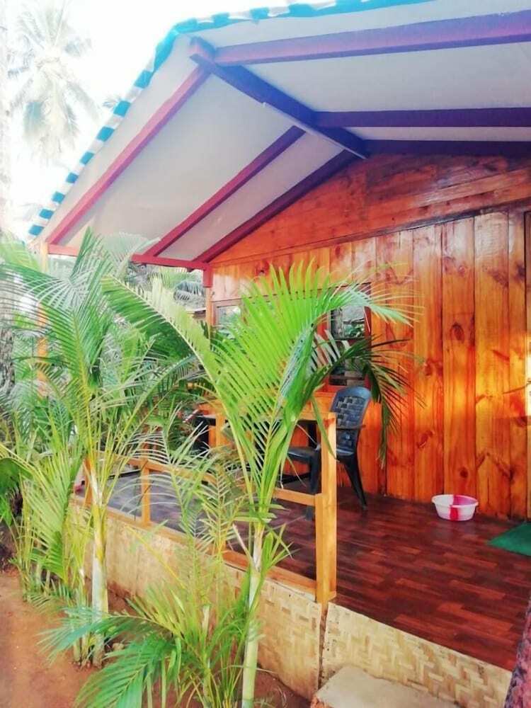 Hotel Royal Touch Beach Huts & Restaurant