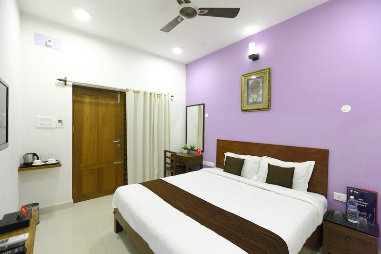 Hotel Oyo 8229 Marine Drive