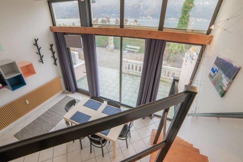 Ponton Private Apartment Near Lake
