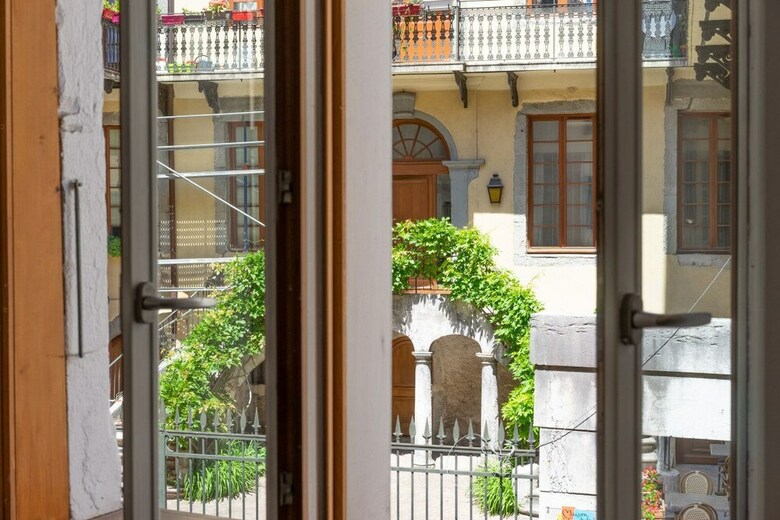 Rousseau Private Apartment