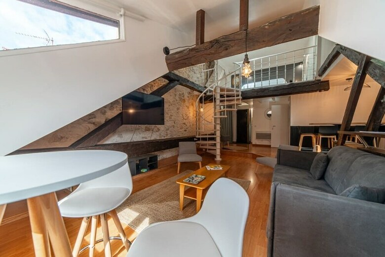 L'authentic Private Triplex Apartment
