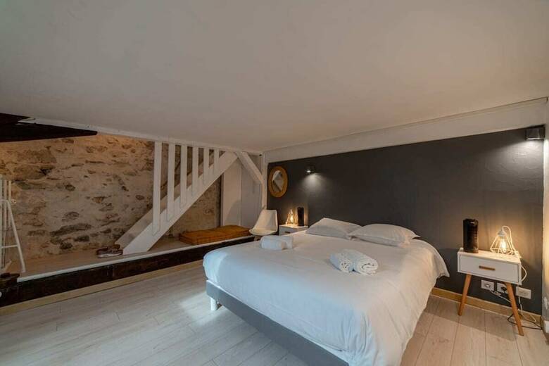 L'authentic Private Triplex Apartment