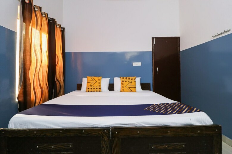 Spot On 61705 Hotel Rose Star