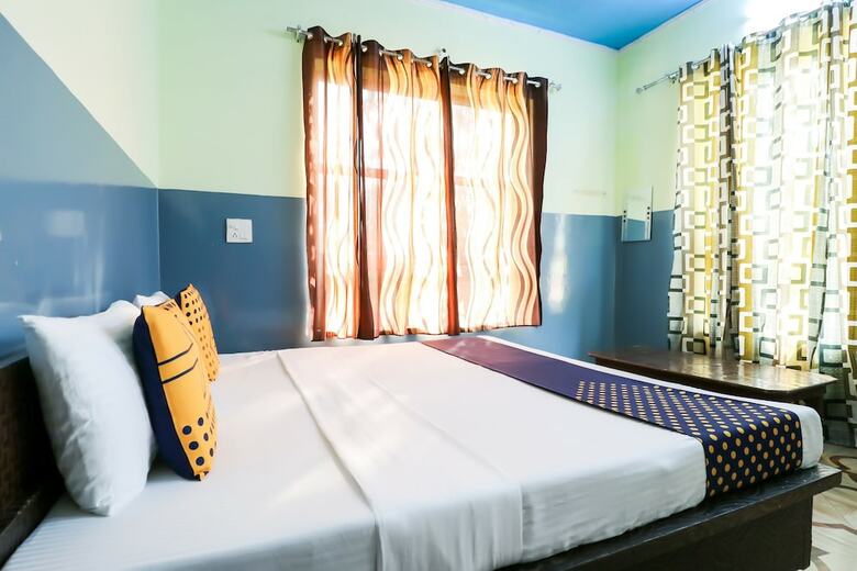Spot On 61705 Hotel Rose Star