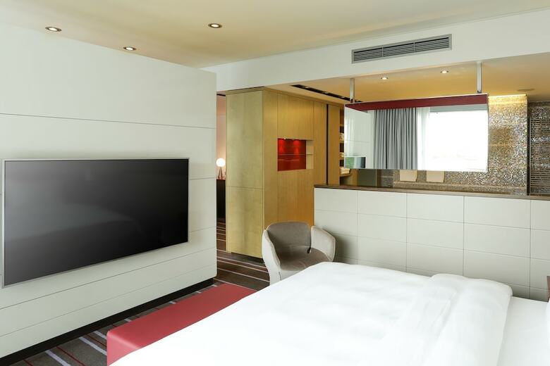 Radisson Blu Media Harbour Hotel, D�sseldorf