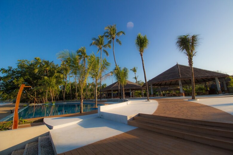 Hotel Pristine Mermaid Resort