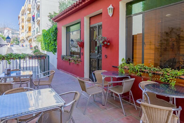 Sol Y Miel Hostal