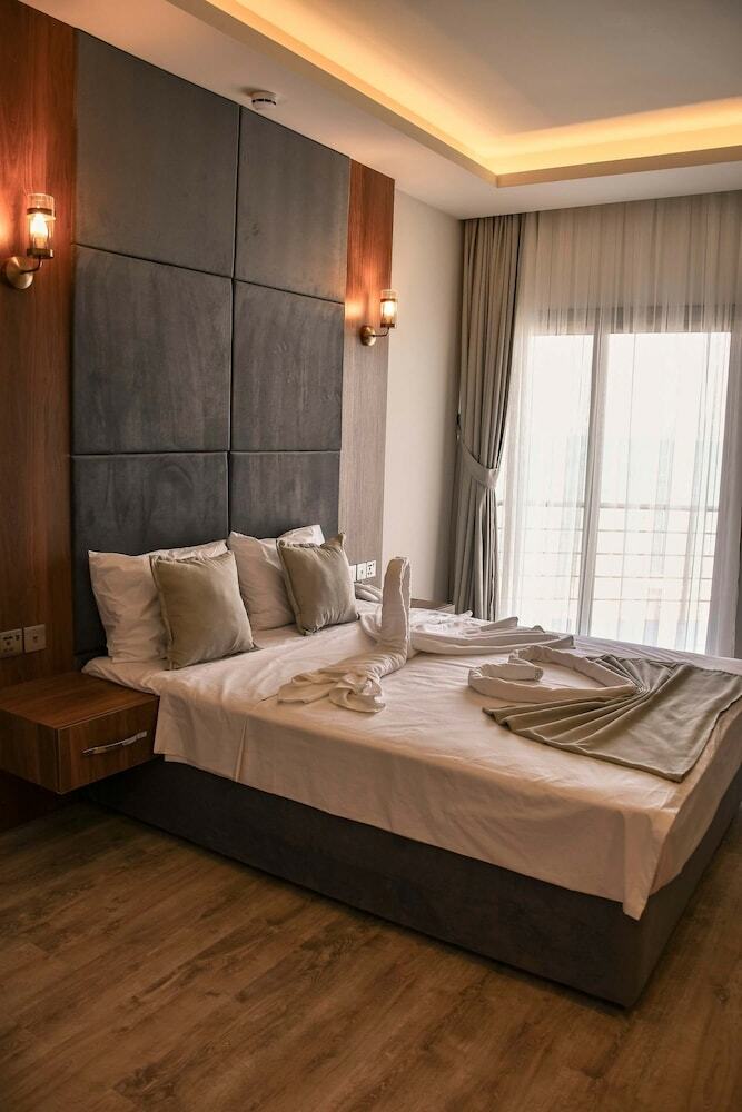 Mimoza Beach Hotel