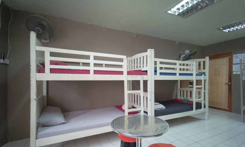 Hostal Le Nomade Hostel