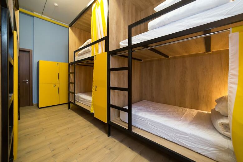 Hostal Hotel Bee Station - Hostel