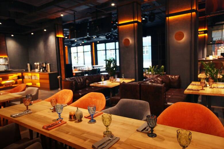Favor Park Hotel