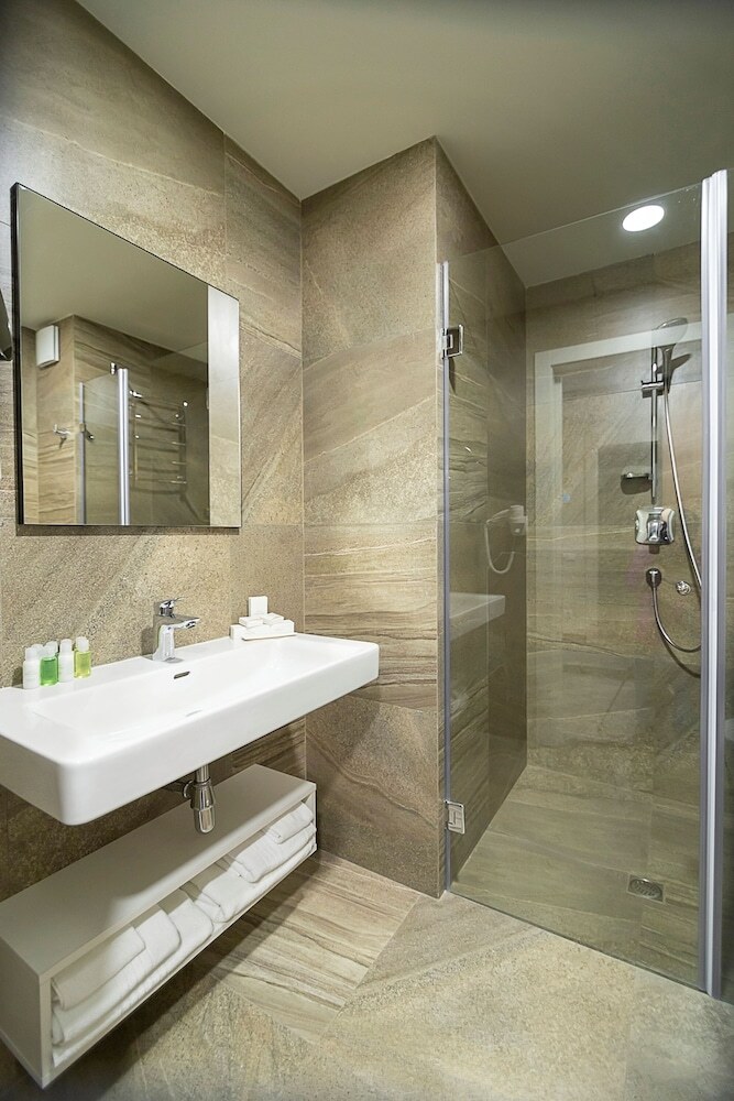 Favor Park Hotel