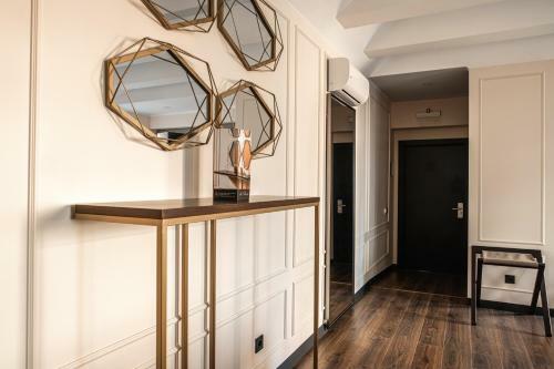De Paris Apartments