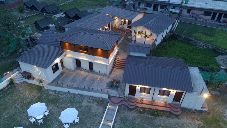 Hotel Ambika Resort