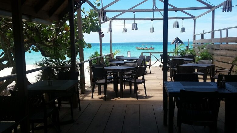 Bed & Breakfast Firefly Beach Cottages And Suites