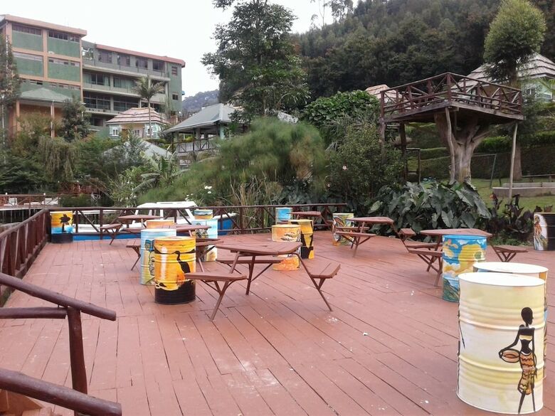 Hotel Bunyonyi Safaris Resort