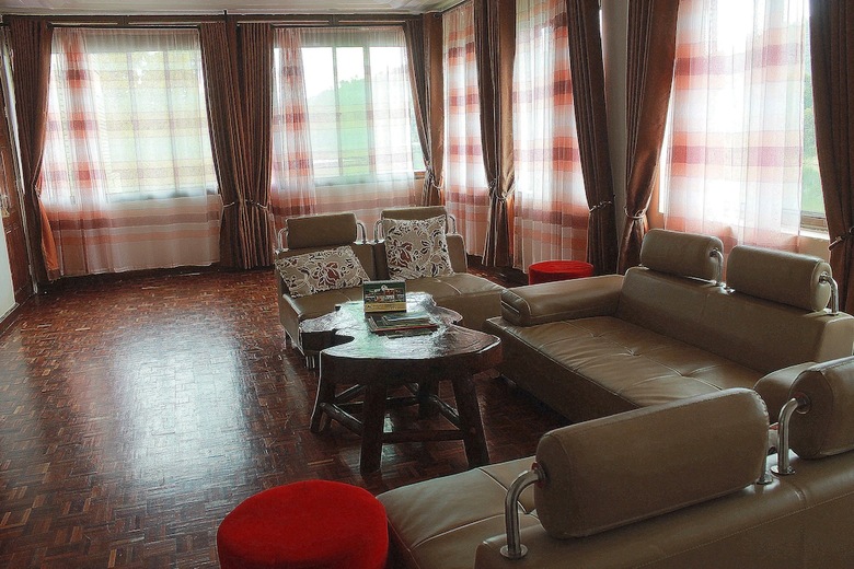 Hotel Bunyonyi Safaris Resort