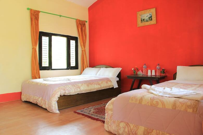 Hotel Chitwan Safari Camp & Lodge