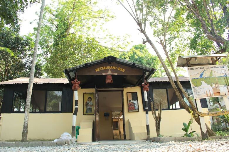 Hotel Chitwan Safari Camp & Lodge