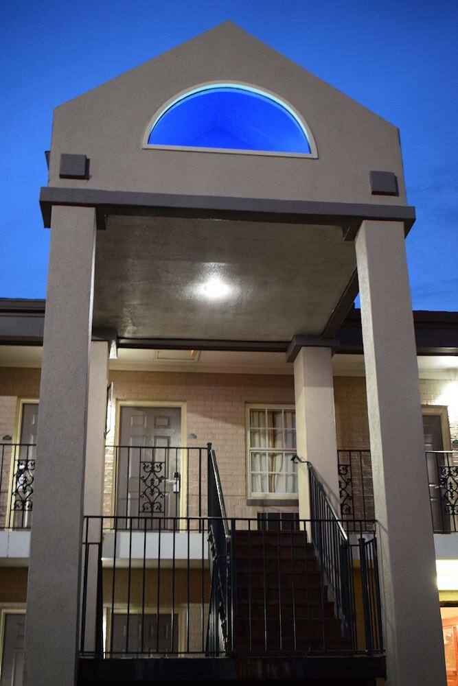 Hotel Econo Lodge At The University