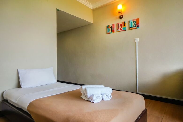 Lodge 18 Hotel