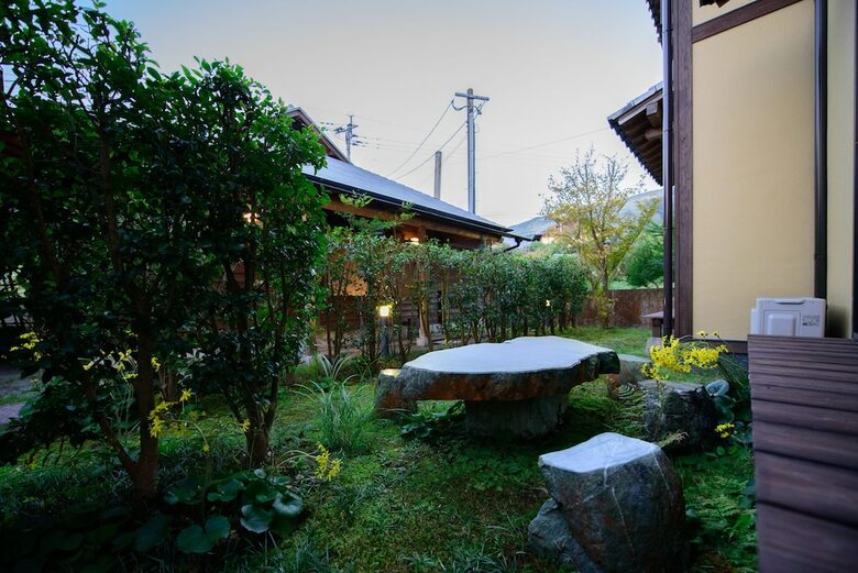 Yufuin Onsen Wafu Ryokan Tsuenosho