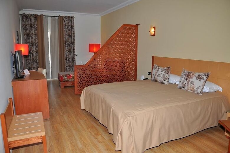 Hotel Across H�tels & Spa F�s