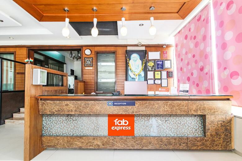 Hotel Fabexpress Sai Grand Castle Inn